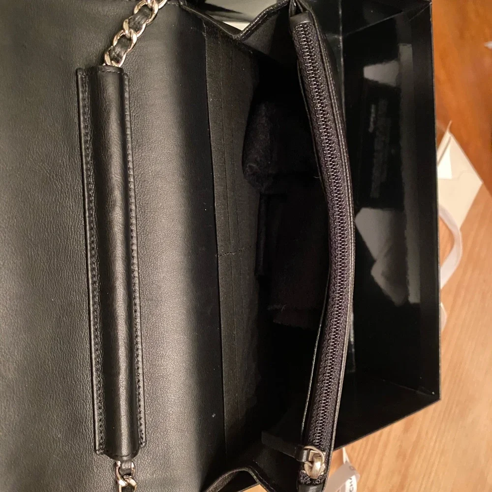 CHANEL Black Leather Chain Shoulder Bag with Silver-Tone CC - Picture 7 of 15